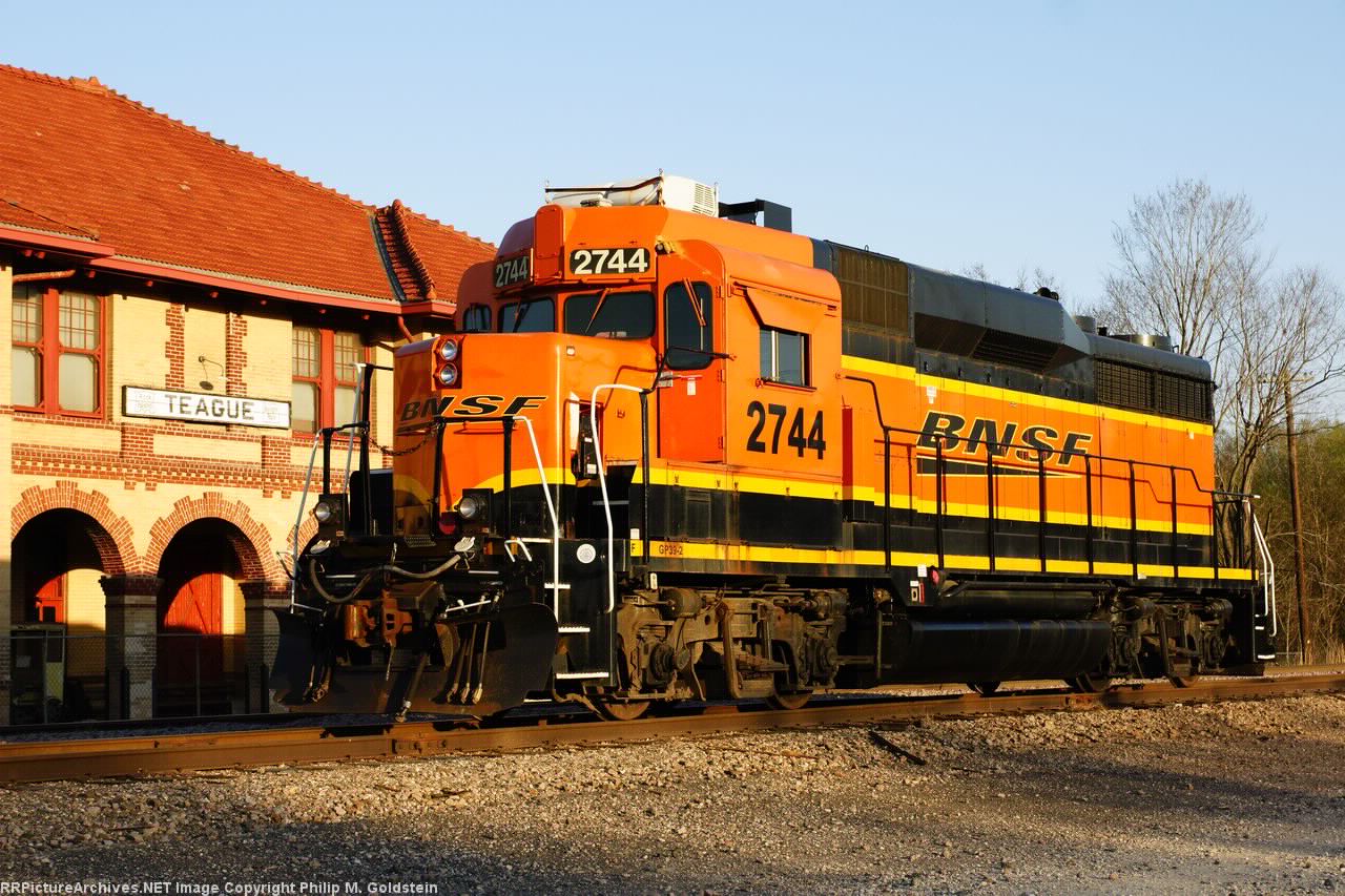 BNSF 2744